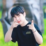 야외 브이앱하다 어둡다고 조명 켜준 아이돌