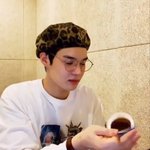 브이앱하다 돈까스 <b>소스</b> 노트북에 엎은 남돌