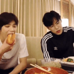 이태용 강아지였네 <b>빵</b>먹는거 봐