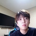 수현 OPPA가 요즘 제일 많이 받는다는 <b>DM</b>