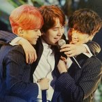 [댓글부탁해] 막내들이 <b>형아</b> 좋아죽는 짤 뿌려줘!!