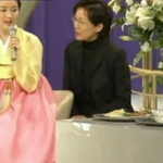 큰 행사 때마다 한복 입고 그게 화제가 되는 배우