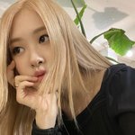 로제 금발 <b>탈색</b> 몇번해여함??