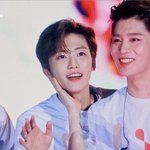 <b>태일</b>재민 나름 꽃받침도 해주는 사이라고