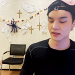 [모두드루와] 브이앱에서 성경책 읽는 남돌