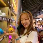 나 아이돌 손 잡아봄
