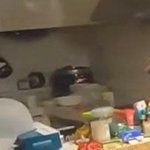 엑소의 친근한 숙소 <b>물품들</b>