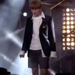 ㅅㅂ 이때 코디로 돌아와 <b>반바지</b> 쳐돌이야 나
