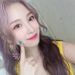[<b>로켓</b>펀치] 최근에 올린 셀카 넘모예뻐서 다 저장,,