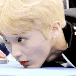 얼굴에 <b>그득</b>하게 깃든 꾸럭미 남돌