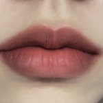 [댓글부탁해] 나 <b>입술</b> 개이쁘지않냐???