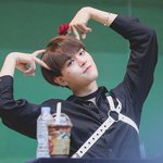 아이돌들 사이에서 유행이라는 <b>포즈</b>