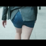 [19] 길거리에서 트월킹하는 백인.<b>gif</b>