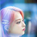 작은 얼굴 꽉찬 <b>눈코</b>입이 신기한 여돌