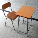[추반] 얘들아 너네도 학교 <b>책상</b> 이거임?