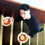 <b>경수</b> 지금 날 위한 음식을 들고 오는거에요