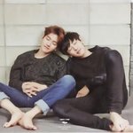 요즘 최애 차애 둘 다 <b>떡밥</b>이 휘몰아치고