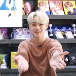천러가 나보고 <b>안아</b>달래