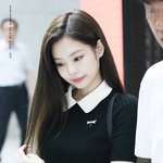 아우라가 그냥 배경을 다 채우는 <b>여</b><b>돌</b>