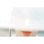 강동원을 잇는 <b>우산</b>씬