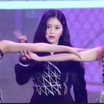 아니 얘 얼굴 뭐임.....?