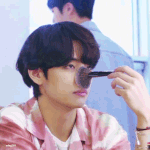 [방탄소년단] <b>코에</b> 일단 가져가 본다