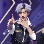 <b>찬열</b> 얼굴 뭐임?