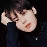 <b>황민현</b>은 지금이 훨 잘생기지 않았냐