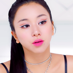 [드루와] <b>미래</b>에 유행할 거 같은 메이크업 쓰고가자