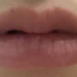 방금 <b>불닭</b> 먹어서 입술 부음