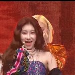 이번에 <b>채령</b> 리즈같음