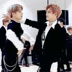 [NCT] 이 짤에서 유타가 대체 뭐하는건지 알려주실 분