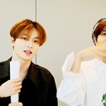 너희들이 보기에 <b>왼쪽</b>애 어때보임?