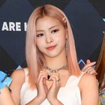 있지 <b>류진</b> 사진 뒤집으면 블핑 로제된다?