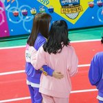 <b>미나</b> 옆에 누구야?