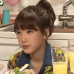뭔가 책에 섹수나 뭐 야한거 암시하는거 <b>나오</b>먄