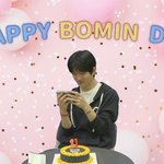 조슈아가 <b>보민</b>이 비즈 팔찌 선물해줬대