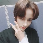 <b>위에</b>글에 언급되는 돌 못생김
