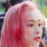유니크한 리즈 미모 뽐내는 <b>여</b><b>돌</b>