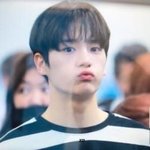 오빠의 뺨 .. 아 .. <b>쫀득</b> .. 아 ..
