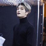 <b>이사진</b> 뱀파이어같아