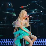 예쁜 <b>무대의상</b>짤 풀어주고가면 안되냐