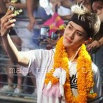 얘 왜 셀카를 이<b>따구</b>로 찍어...