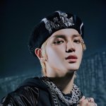 태용은 <b>눈</b> <b>옆</b>에 흉터도 메이크업같네