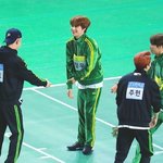 강아지가 <b>90</b>도로 인사하네