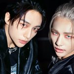 흑발 vs <b>은발</b>