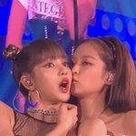 입술 <b>주름</b> 어케 없애...