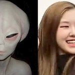 제니와 로제는 <b>외계인</b>처럼 보인다.