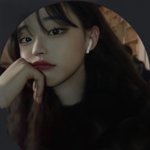 <b>이분</b> 누군지 아는 사람