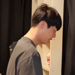 김석진 방 <b>책장</b>에 이거 개귀여움